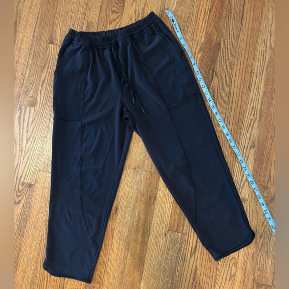 Lululemon cropped athletic pants - Picture 1 of 3